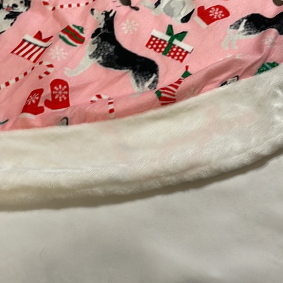Pink Christmas Tree Skirt With Dog Print 45 in - Picture 7 of 9